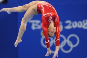 开云体育2026-卡塞米罗爆发，一场狂胜背后的秩序重构与足球哲学革命