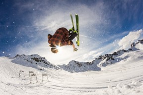 开云体育app-坎特王者归来引爆全场，安哥拉战术狂胜莱比锡红牛