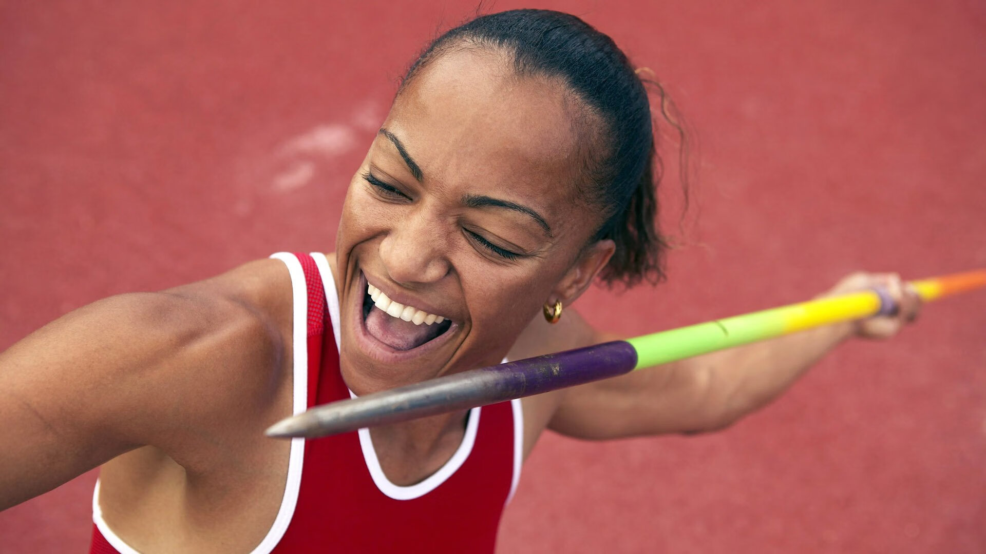 梅西关键节点连续得分，沙特险胜乌拉圭，绿茵场上的命运交响曲